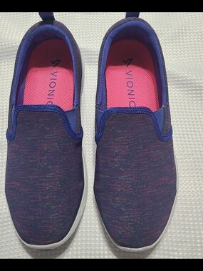 Vionic Women  Knit Slip-On Sneaker in Multicolor with Pink Insole Sz 8.5